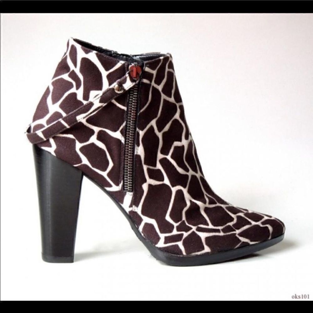 STUART Weitzman Giraffe Booties 7.5